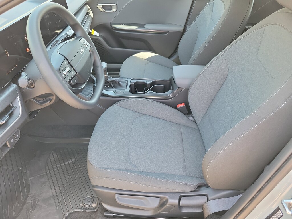 New 2025 Kia K4 LXS Sedan