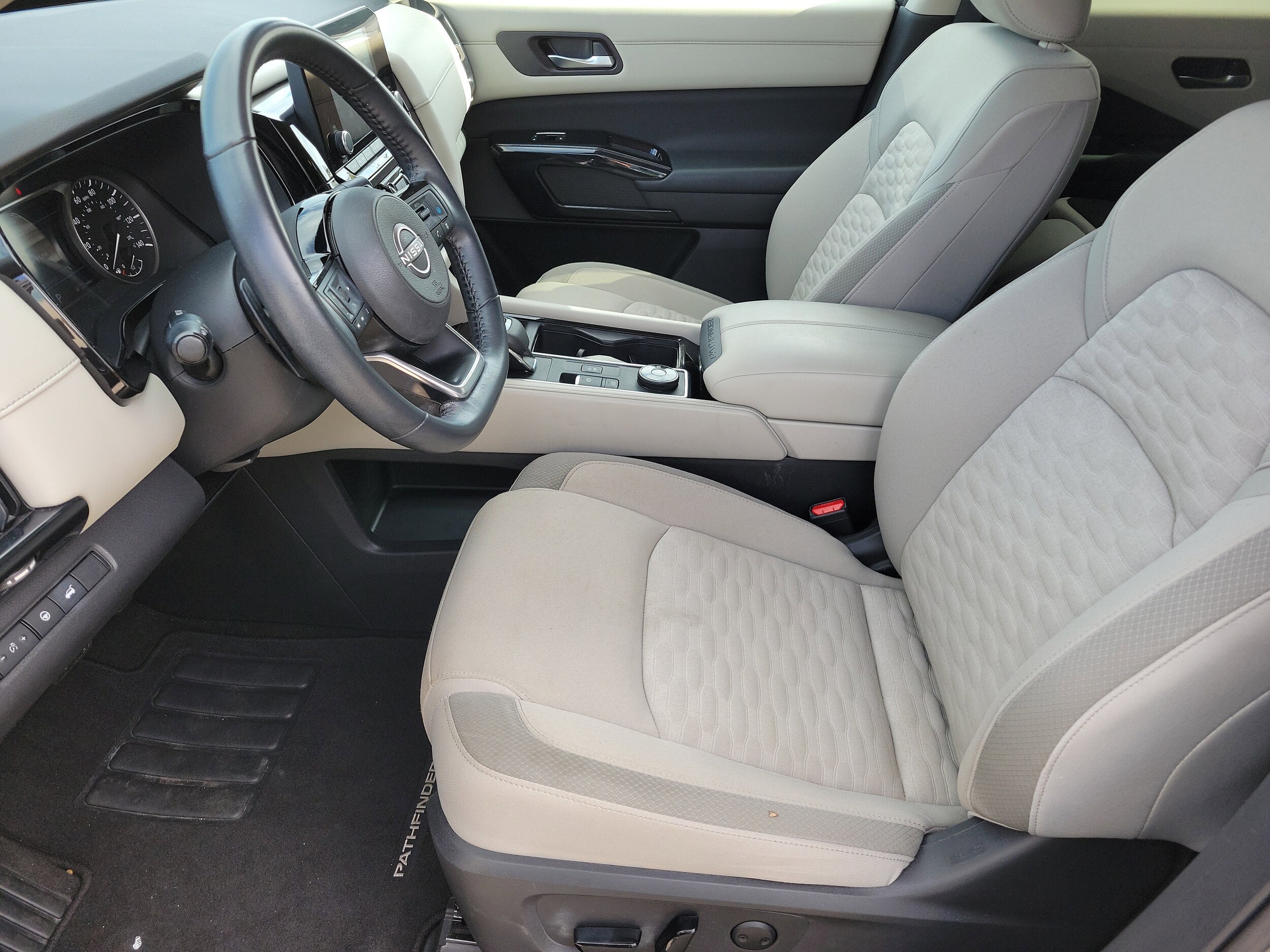 2022 Nissan Pathfinder SV photo 3