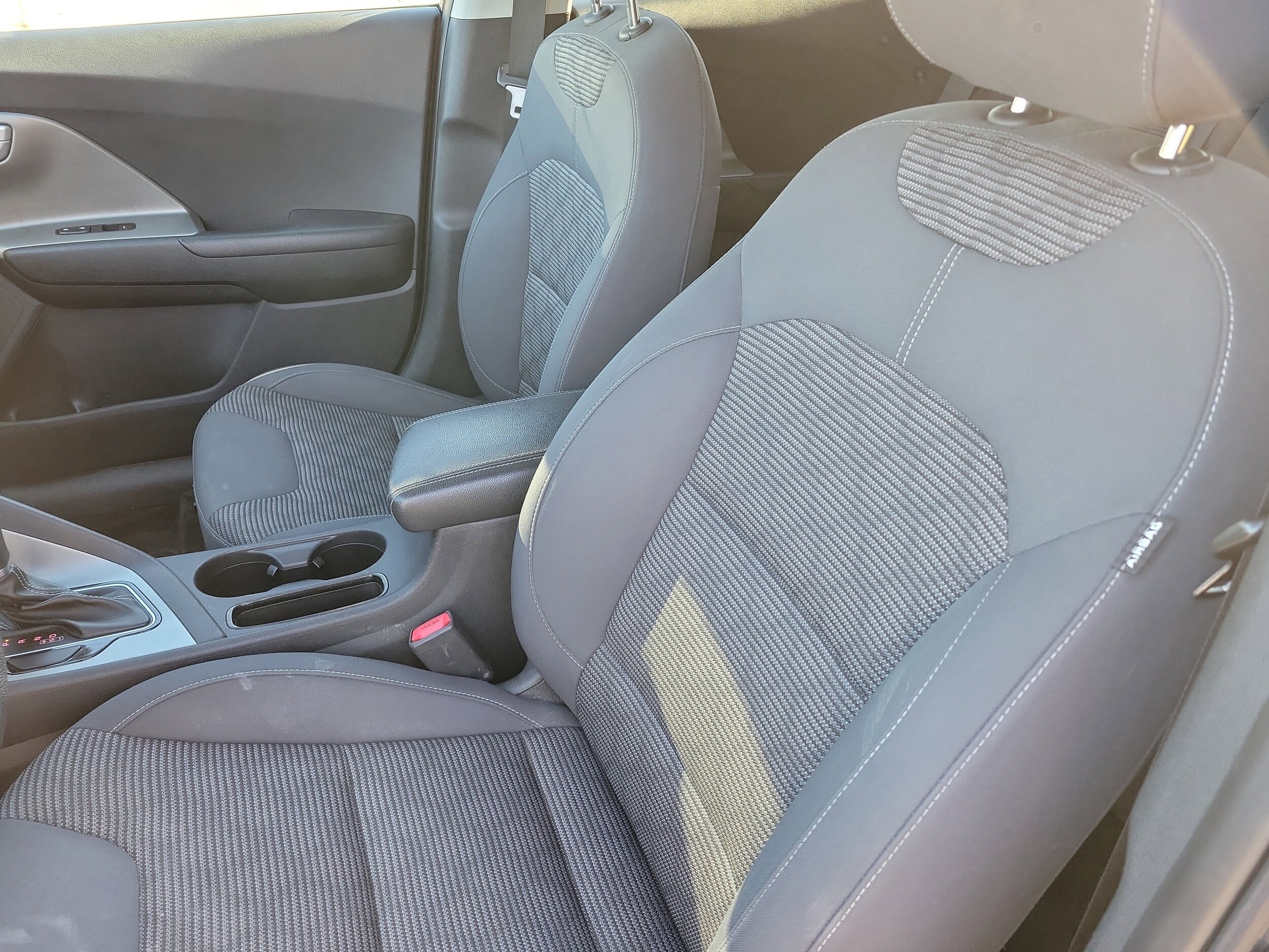 2017 Kia Niro LX photo 3