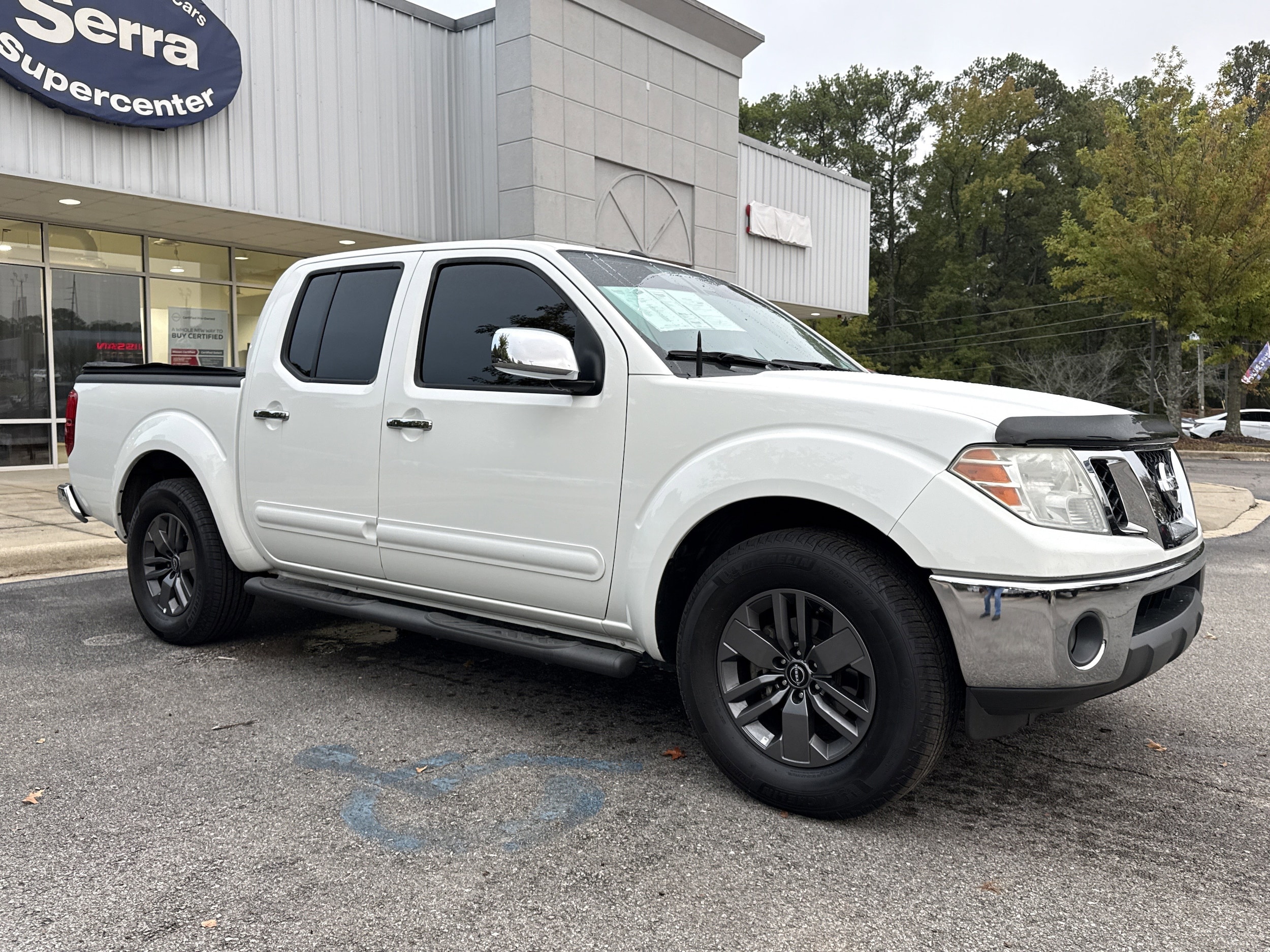 2019 Nissan Frontier SL's photo