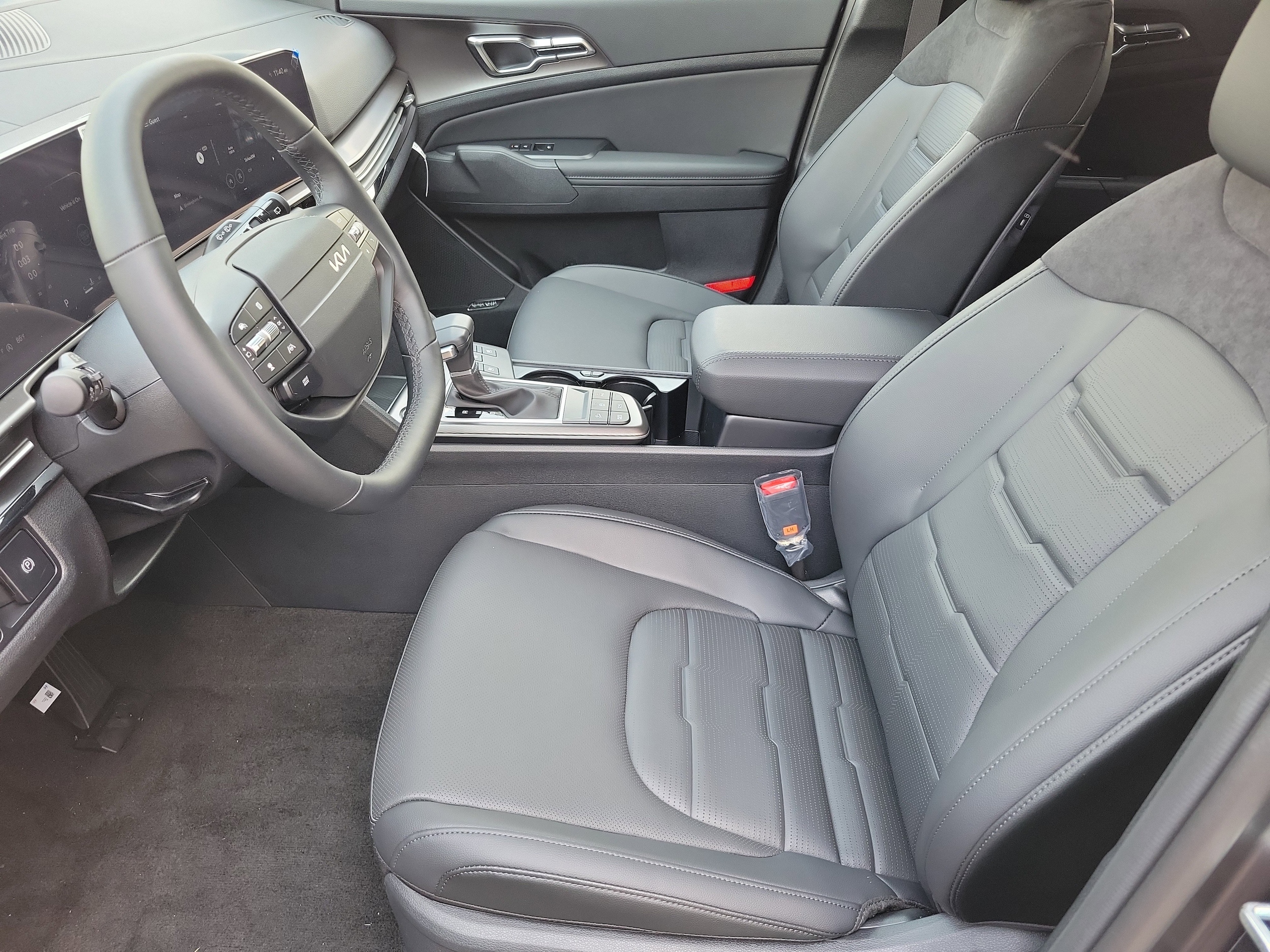 2026 Kia Sportage photo 2