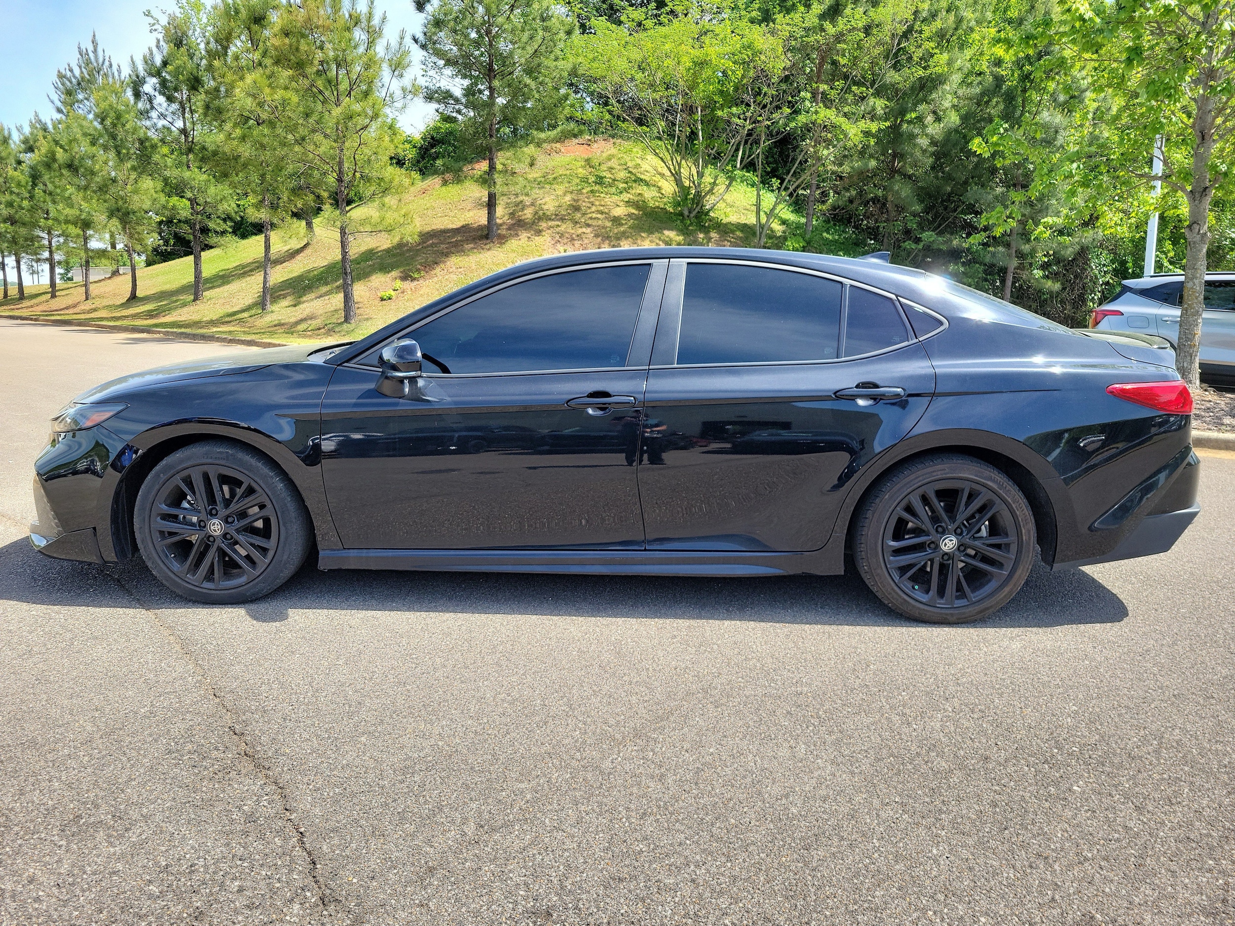 2025 Toyota Camry SE - Photo 2