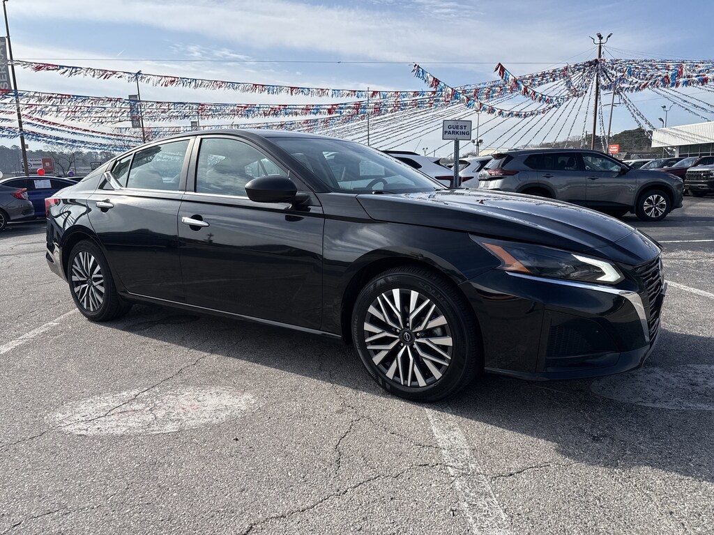 Used 2024 Nissan Altima 2.5 SV Sedan