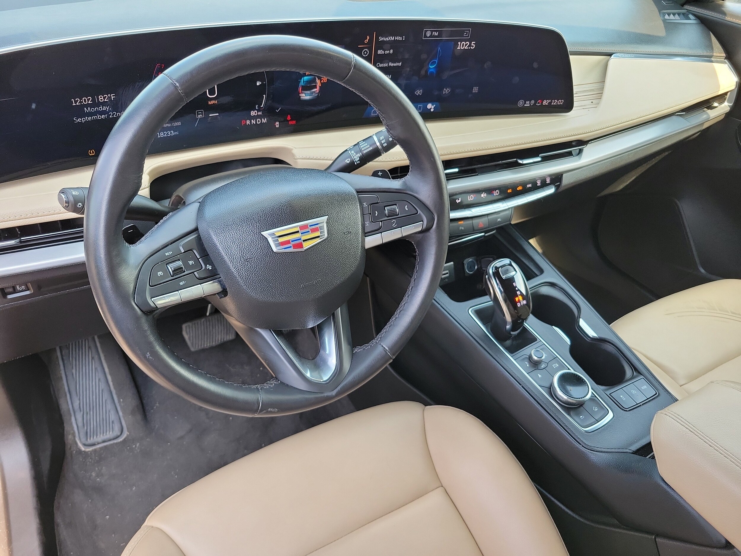 2025 Cadillac XT4 Premium Luxury photo 2