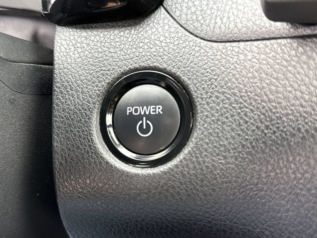 2025 Toyota Camry SE - Photo 22