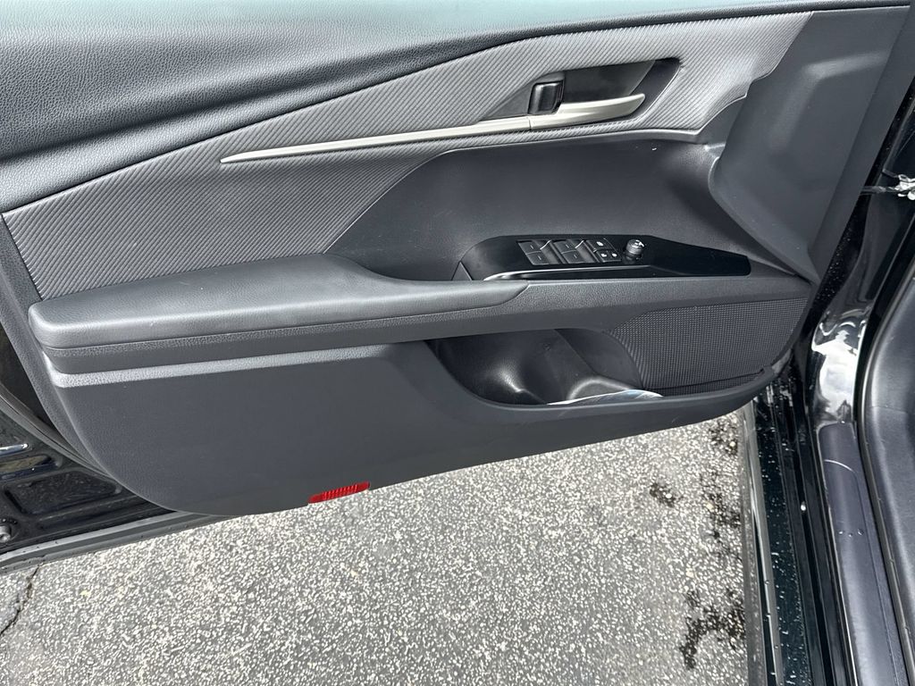 2025 Toyota Camry SE - Photo 12