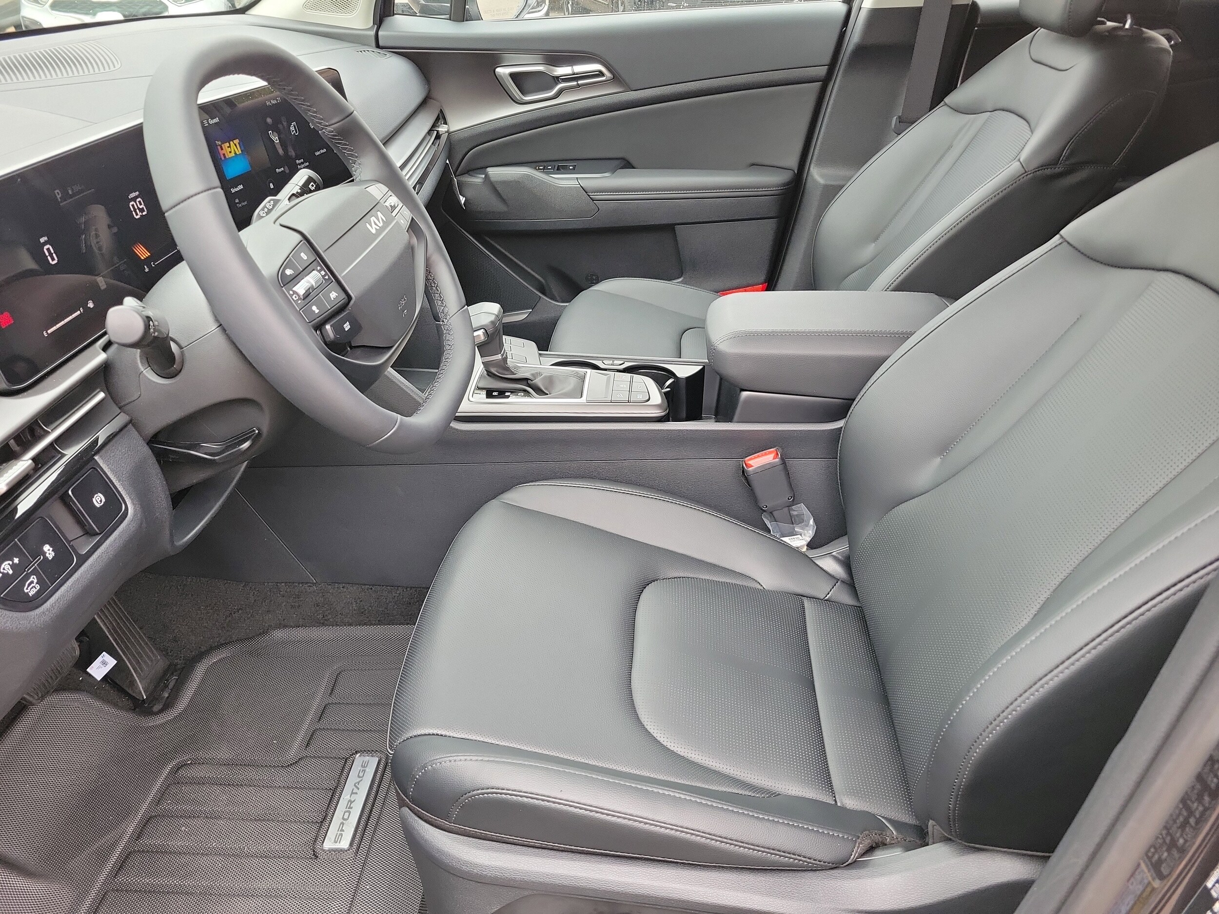 2026 Kia Sportage EX photo 3