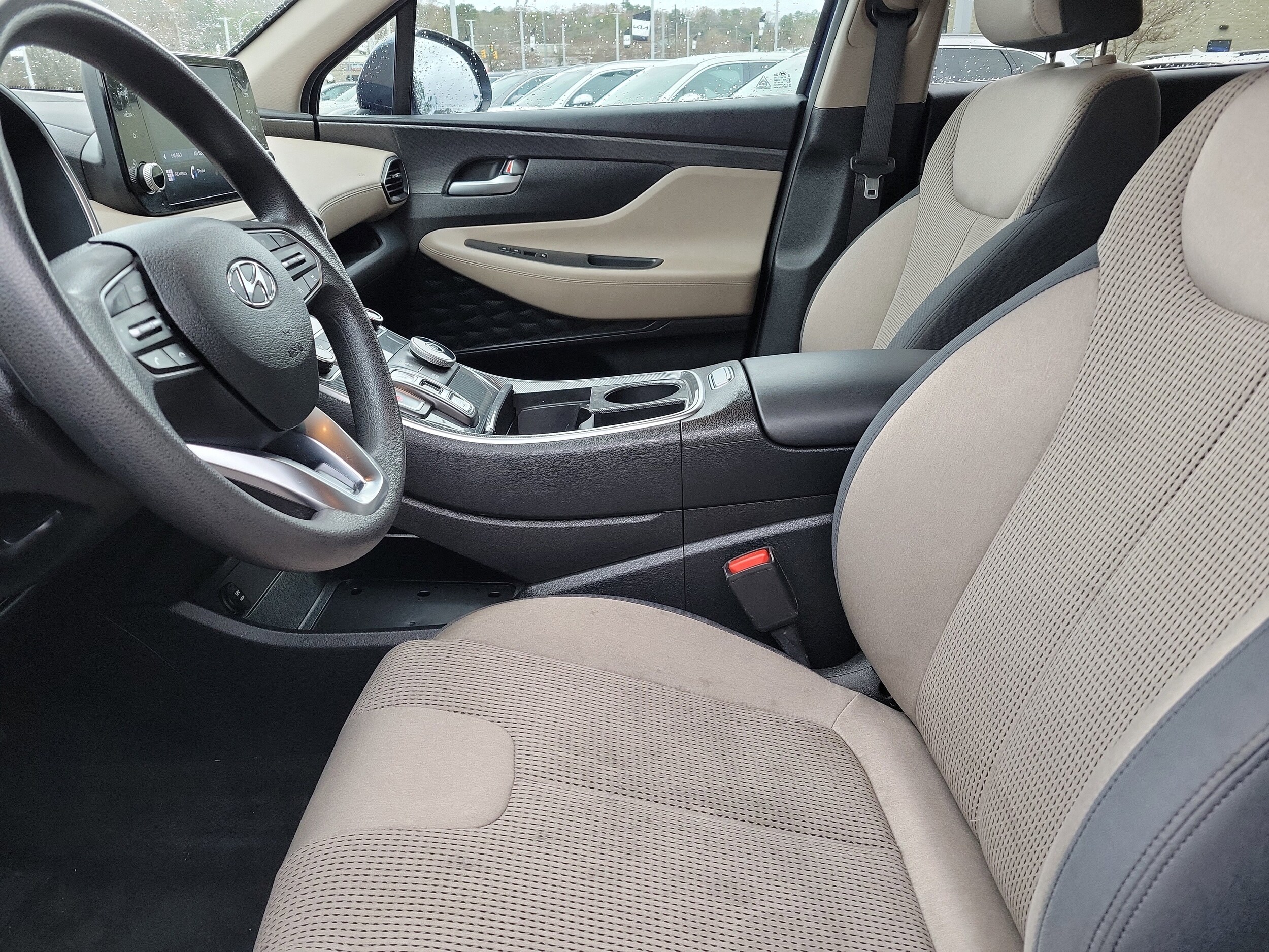 2022 Hyundai Santa Fe SE photo 2