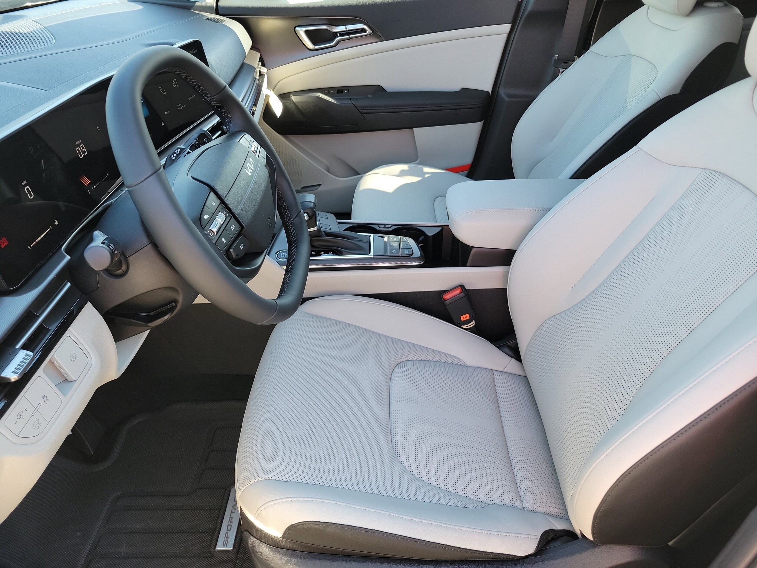 2026 Kia Sportage EX photo 2