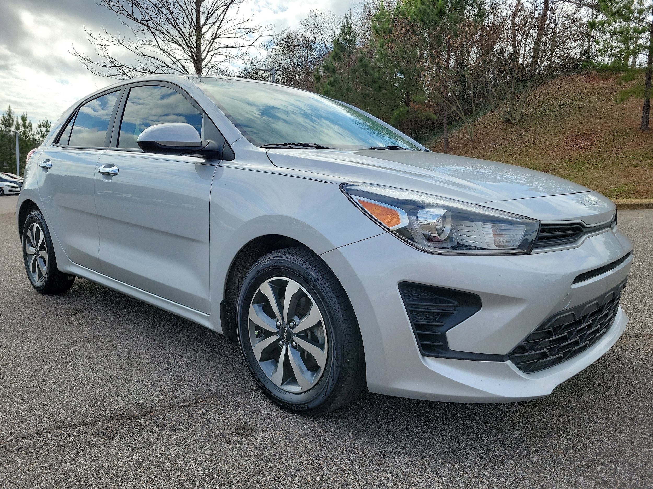 2023 Kia Rio 5-Door S's photo