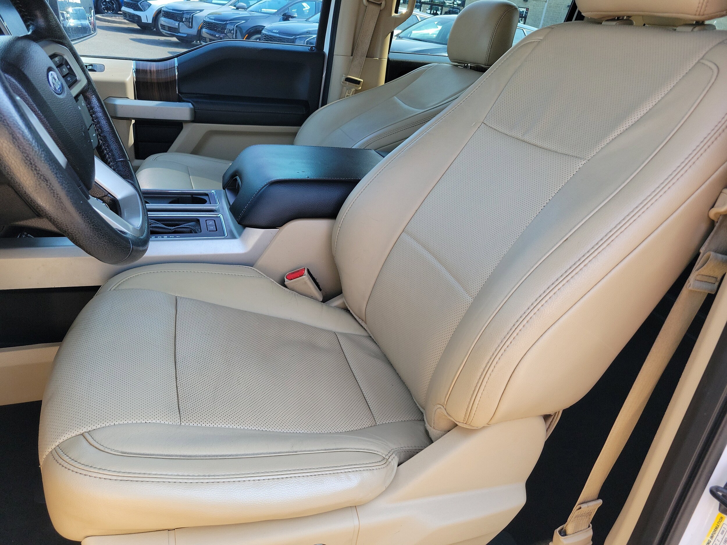 2016 Ford F-150 Lariat photo 2