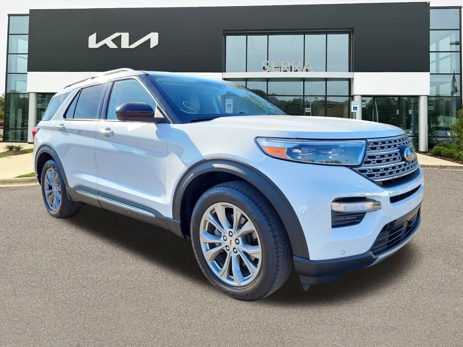 2023 Ford Explorer Limited's photo