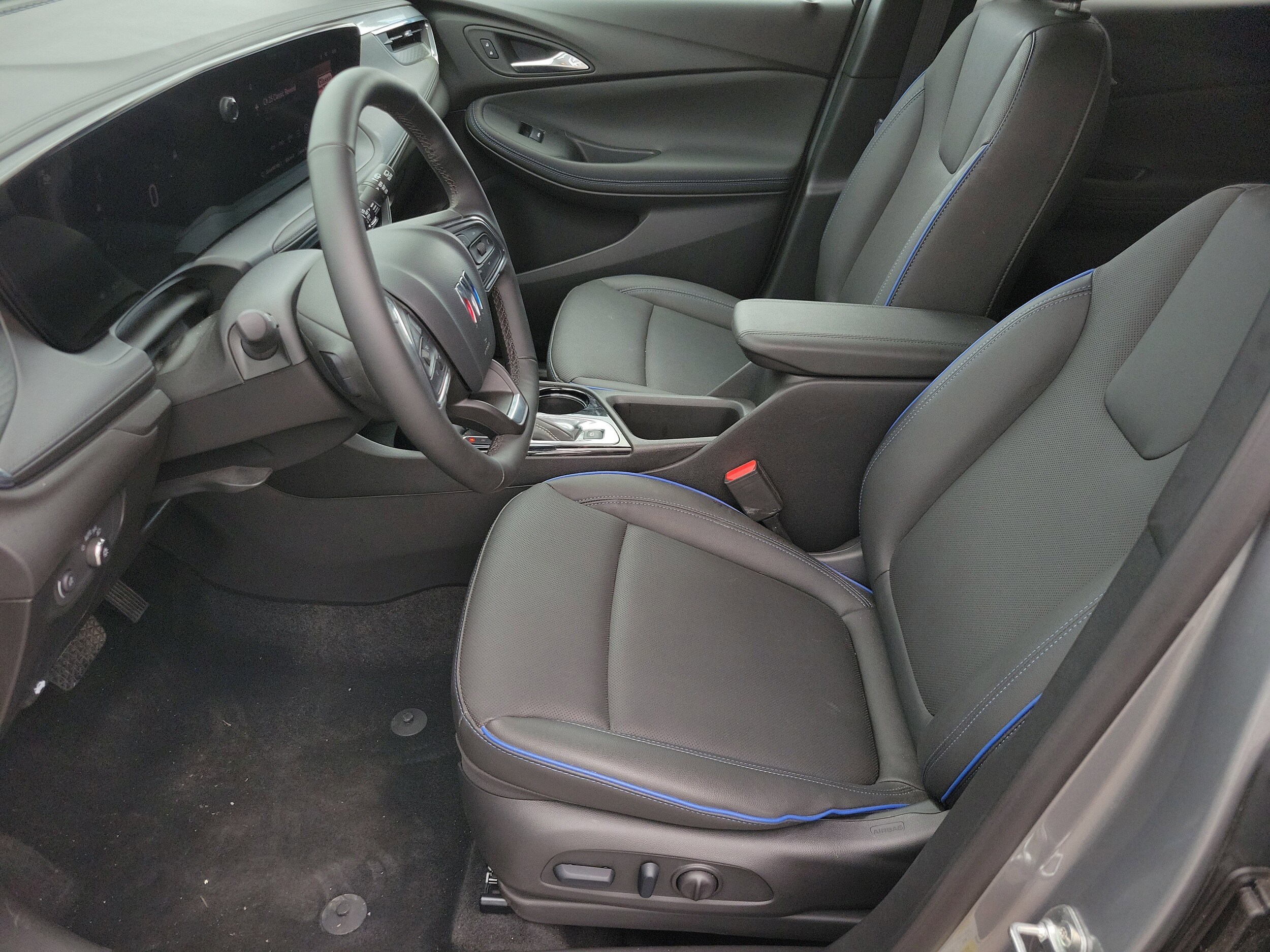 2025 Buick Encore GX Sport Touring photo 2