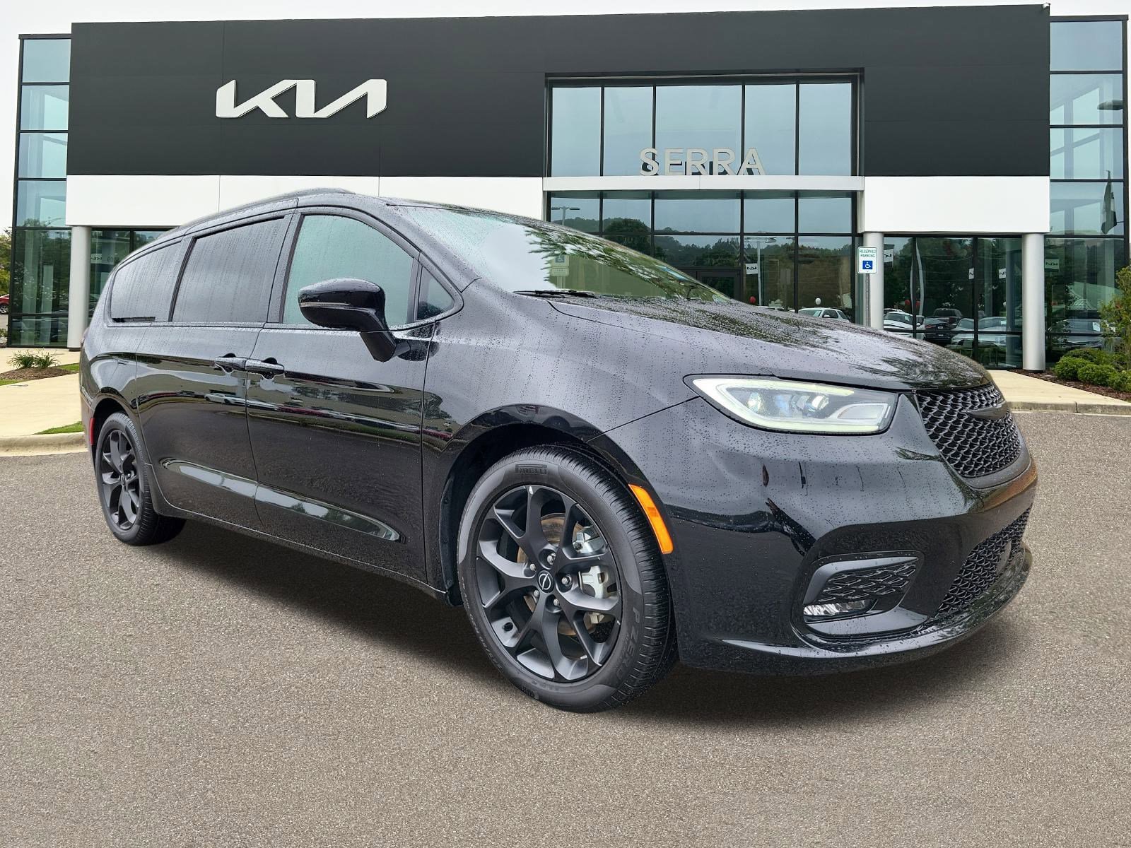 2025 Chrysler Pacifica Limited's photo