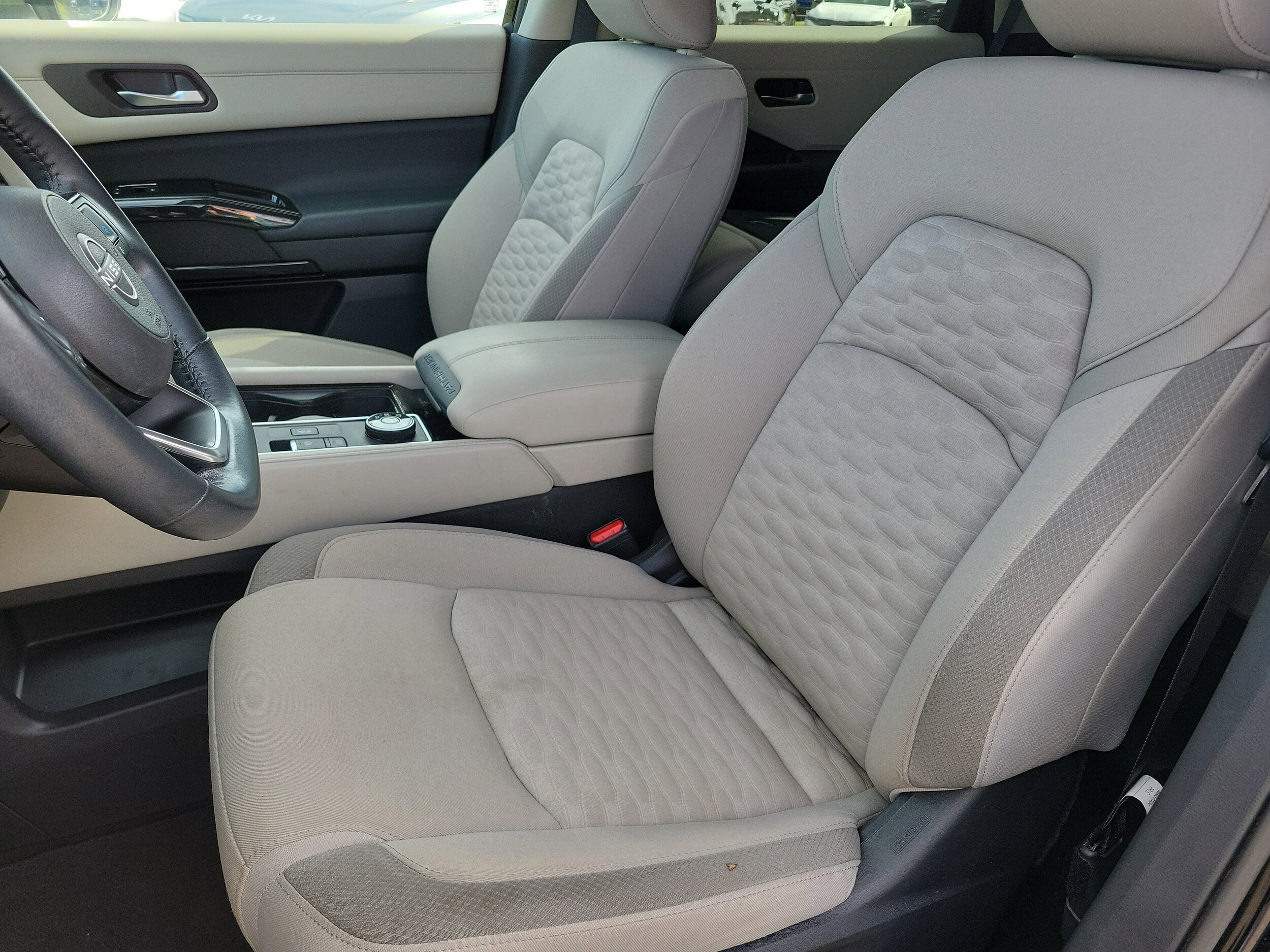 2022 Nissan Pathfinder SV photo 3