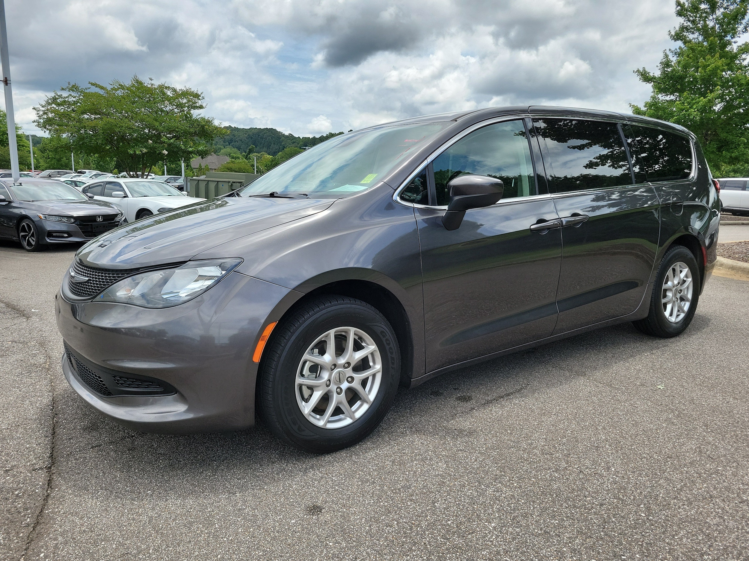 2023 Chrysler Voyager LX's photo