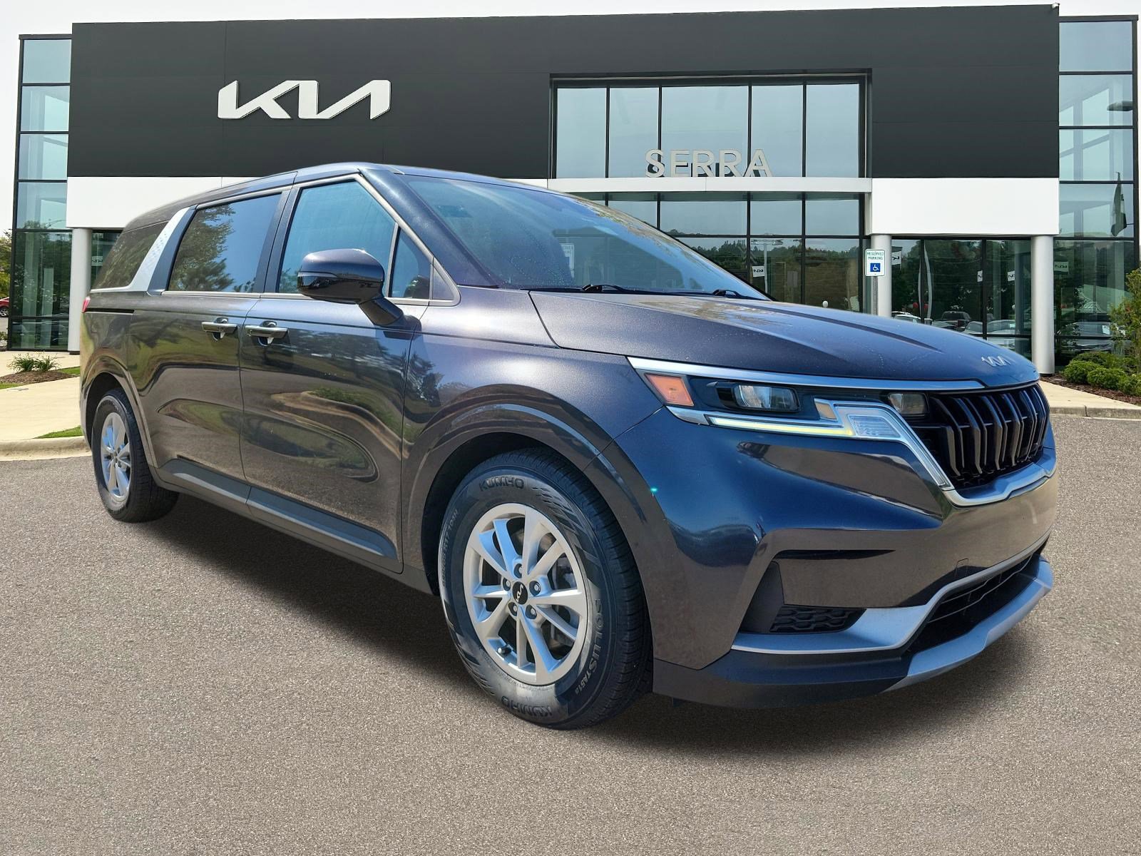 2023 Kia Sedona LX's photo