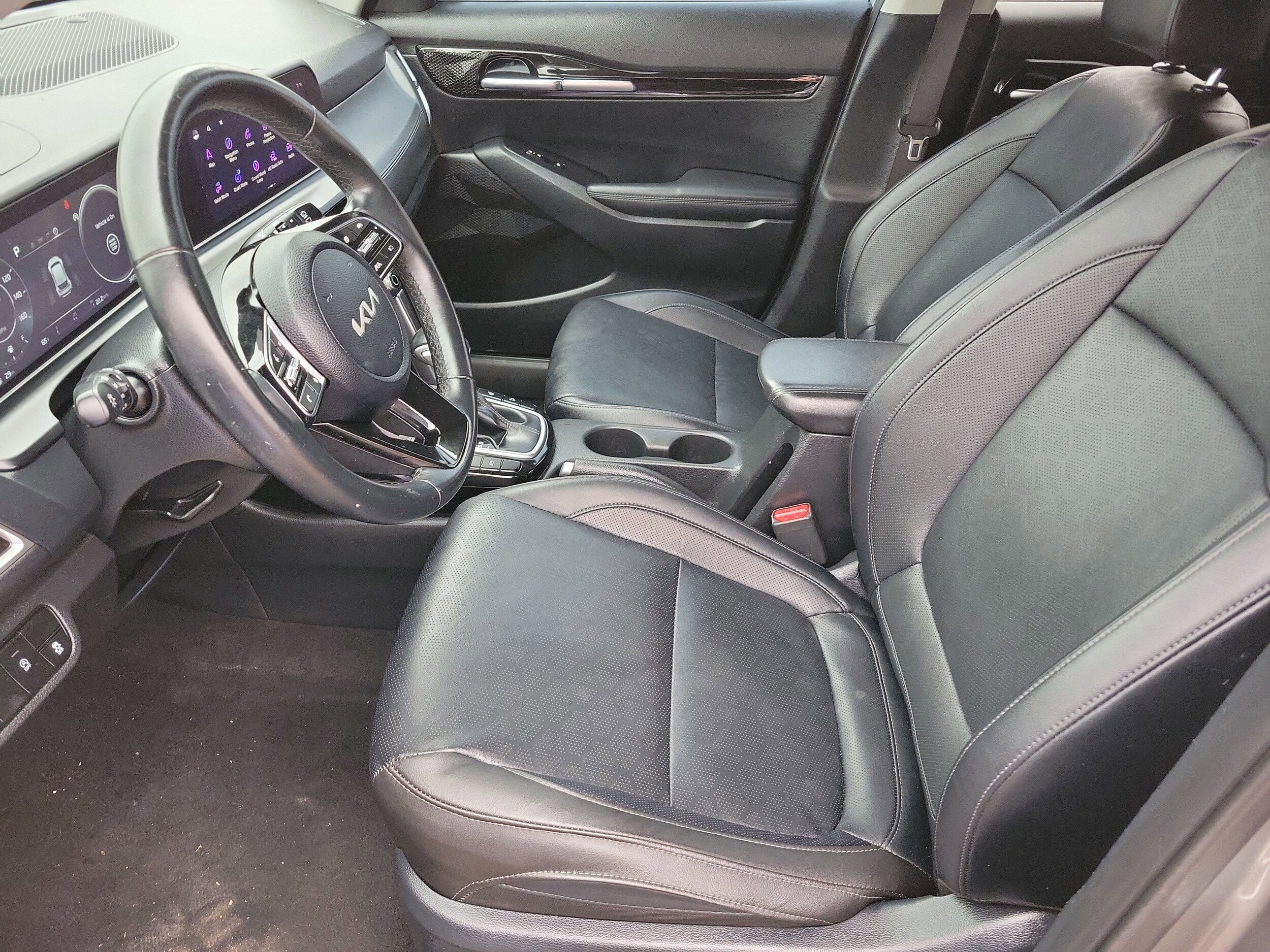 2024 Kia Seltos EX photo 2