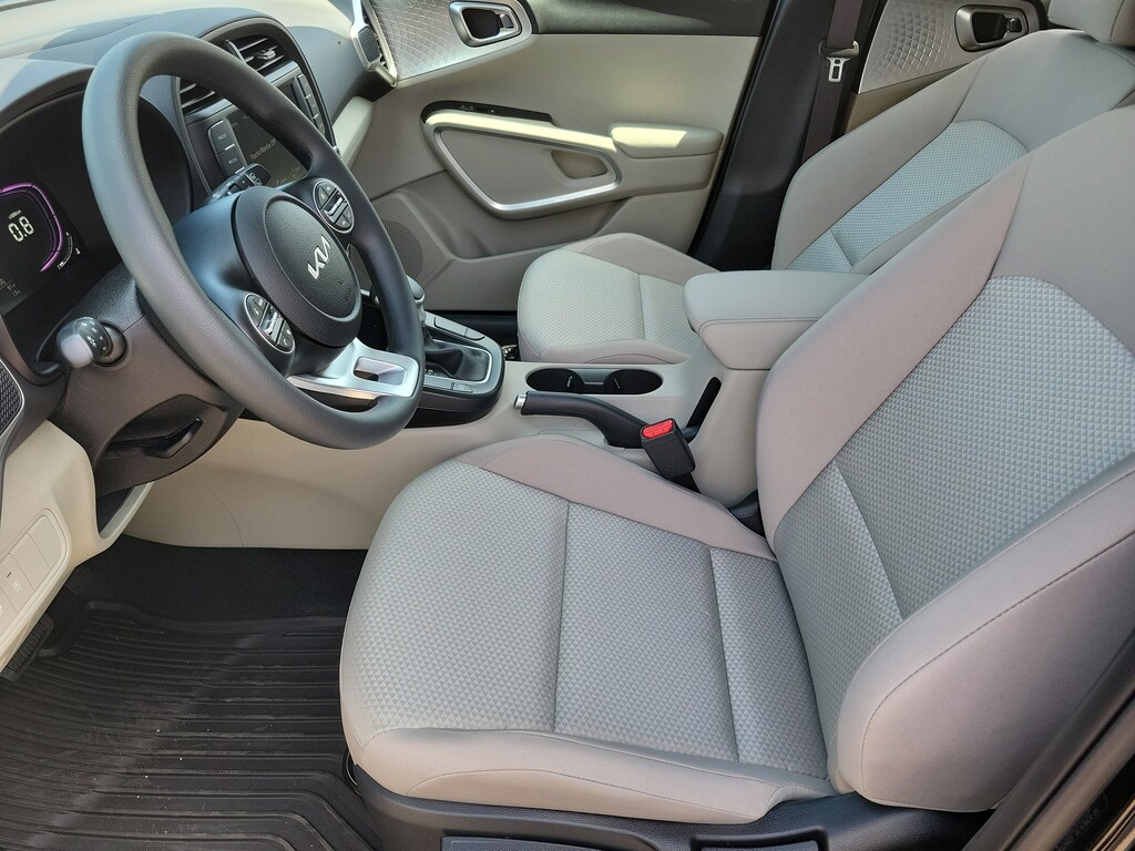 New 2025 Kia Soul LX Hatchback