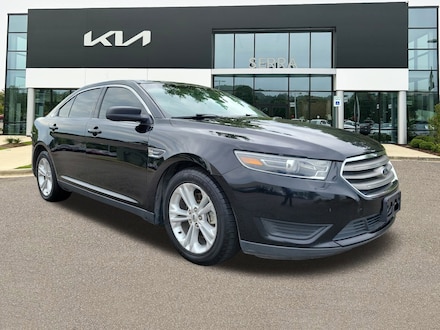 2016 Ford Taurus SE Sedan