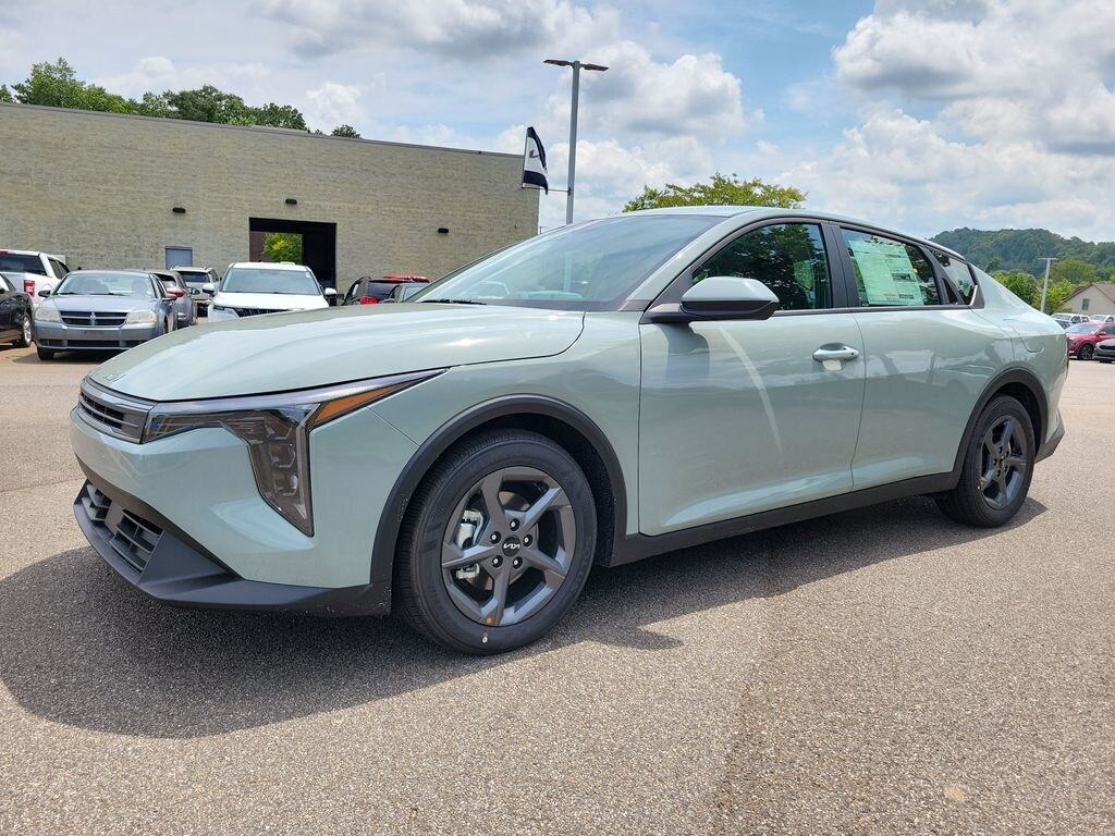New 2026 Kia K4 LXS Sedan