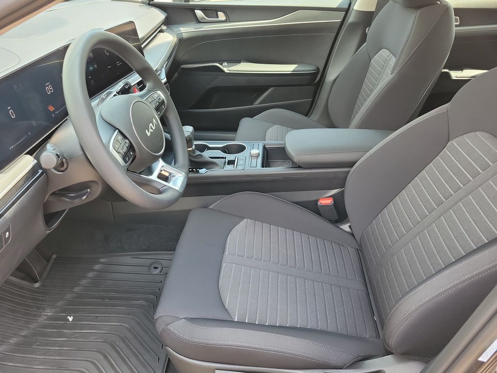 2026 Kia K5 LXS - Photo 9