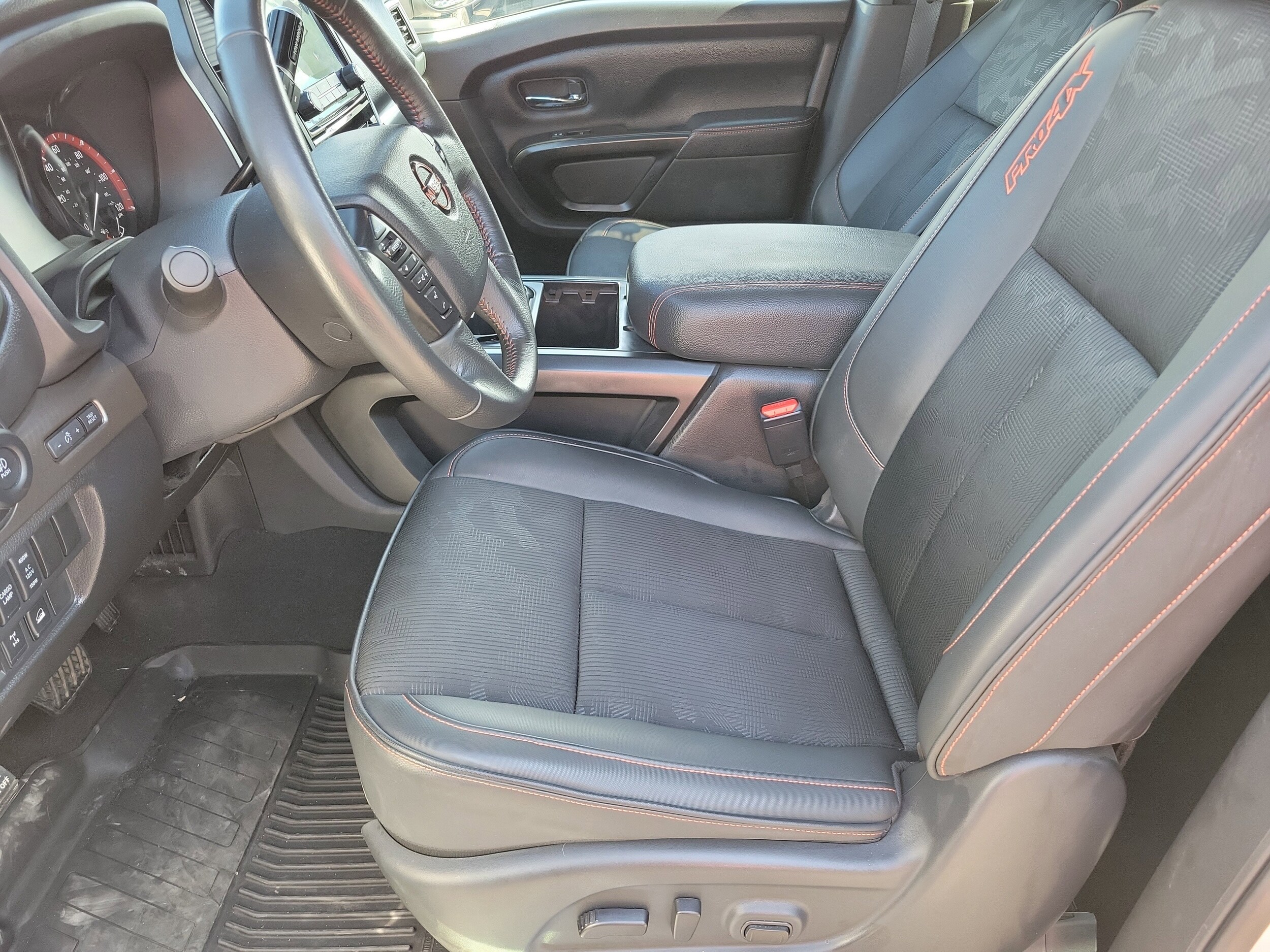 2024 Nissan Titan PRO-4X photo 2