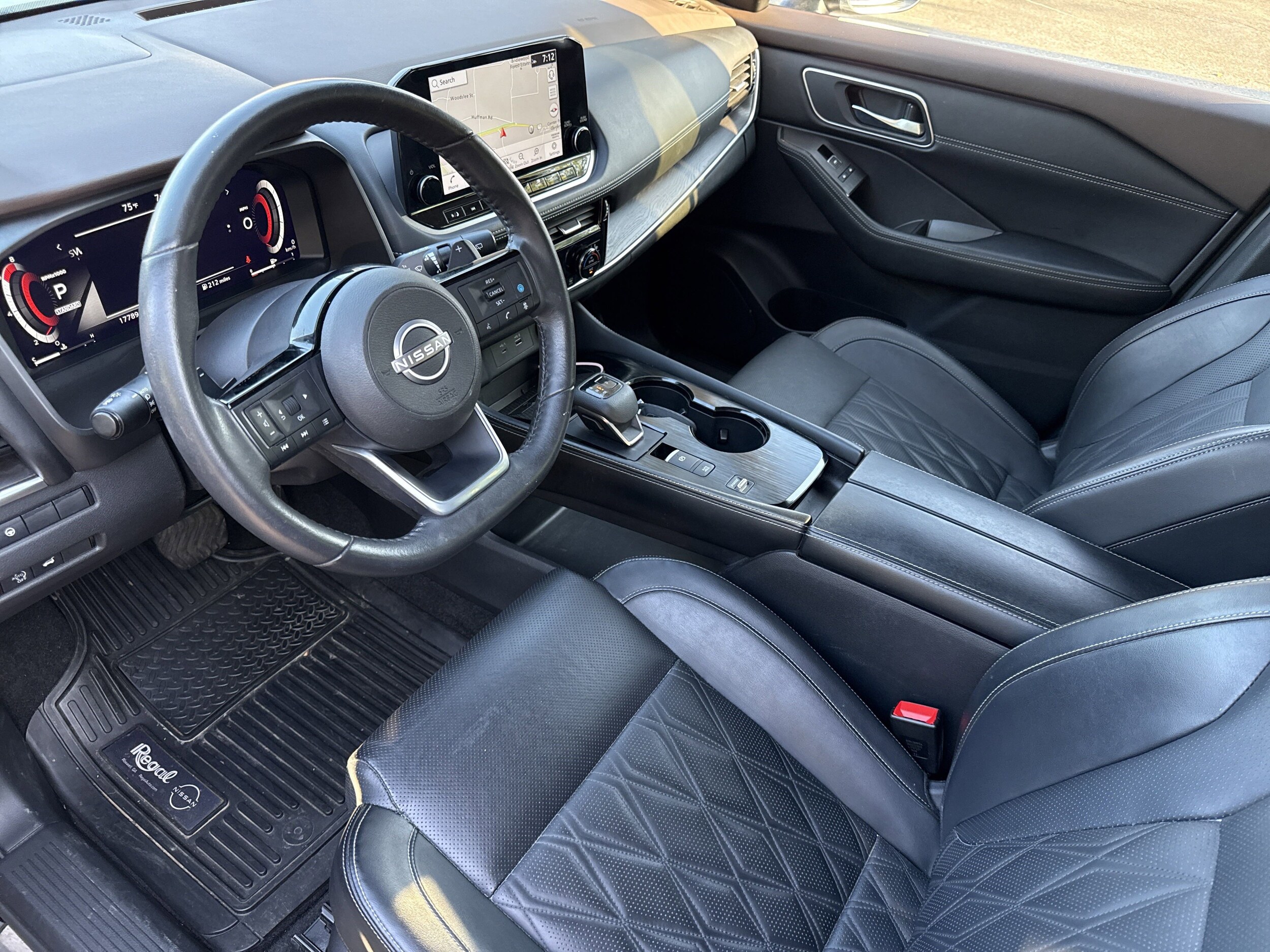 2023 Nissan Rogue Platinum photo 3