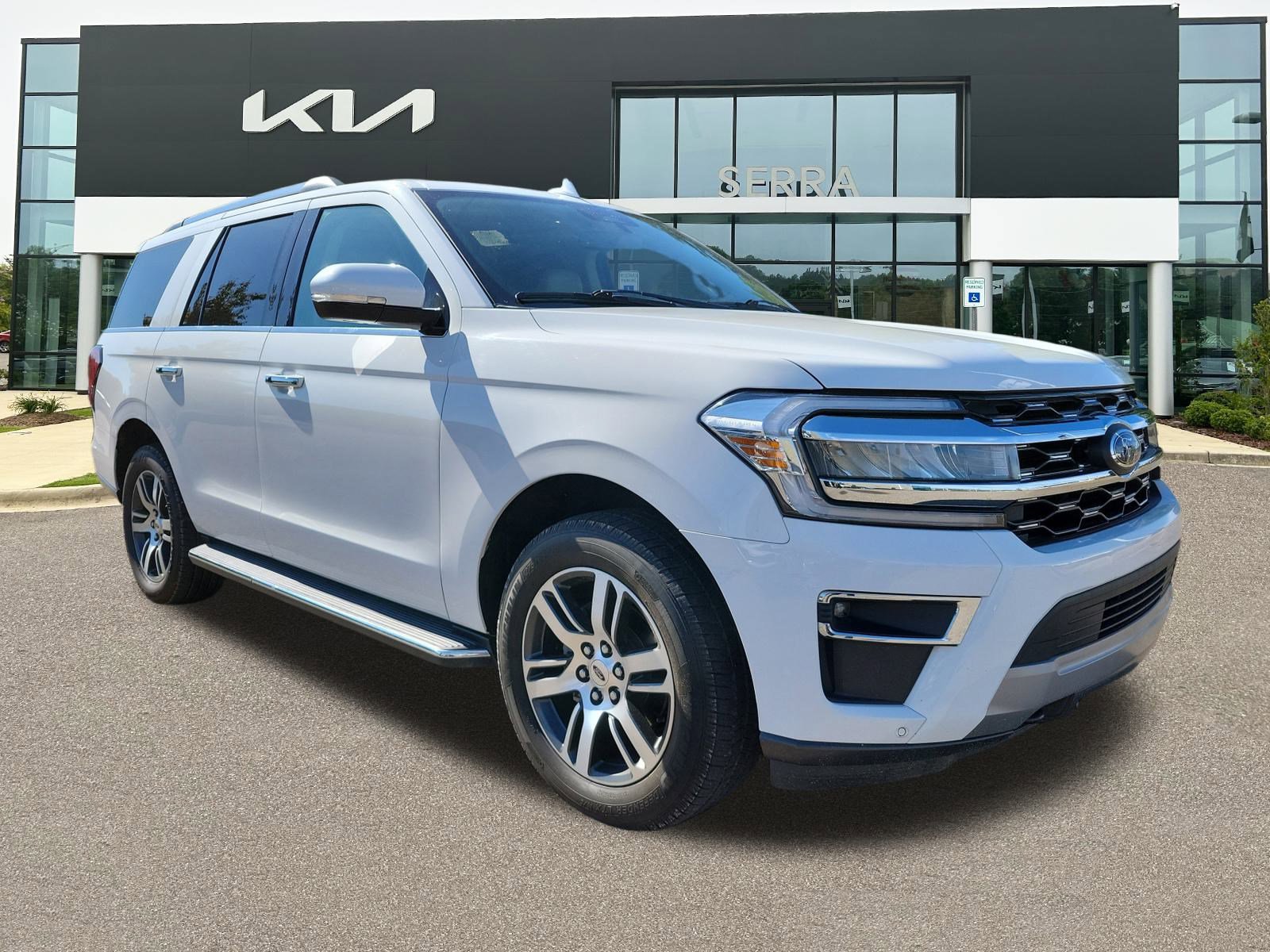 2022 Ford Expedition Limited's photo