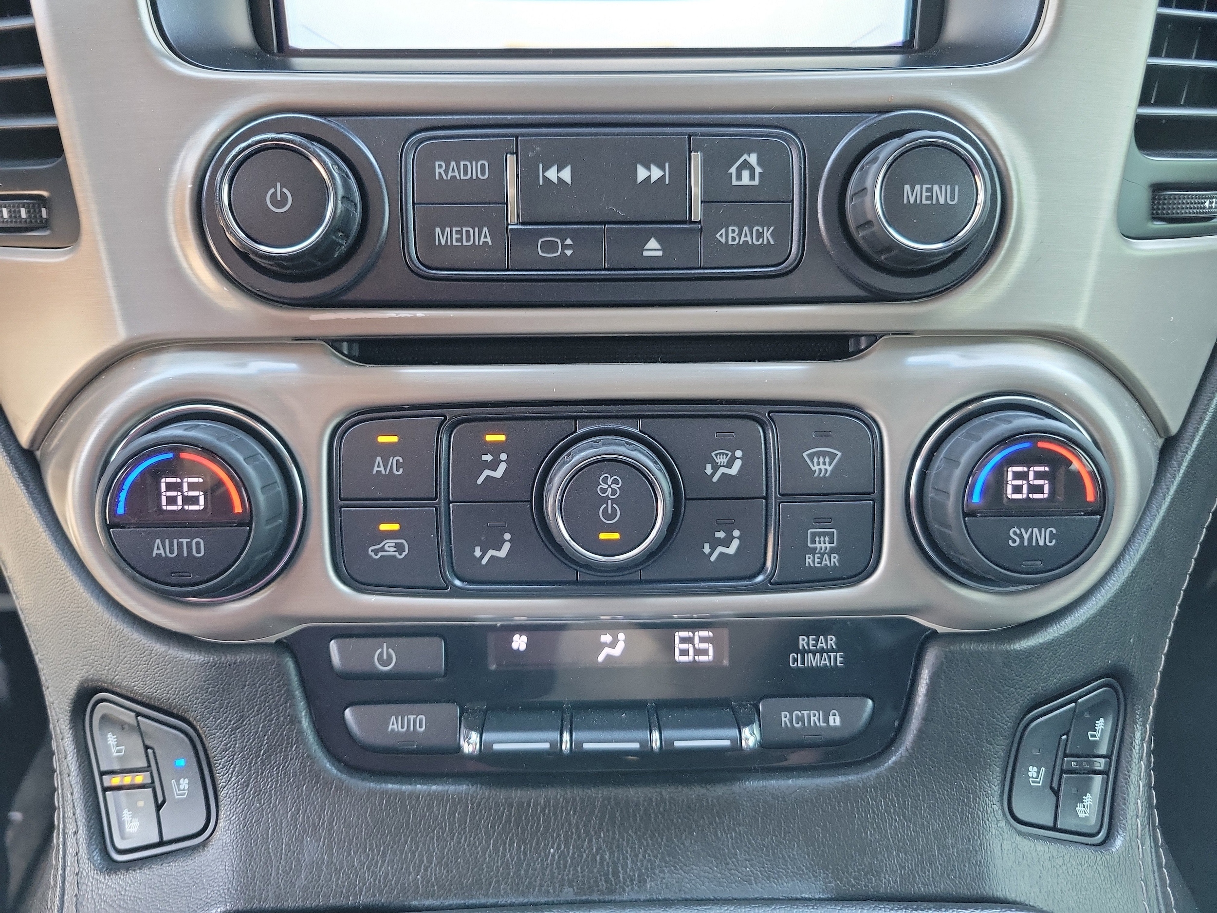 2020 GMC Yukon XL Denali - Photo 14