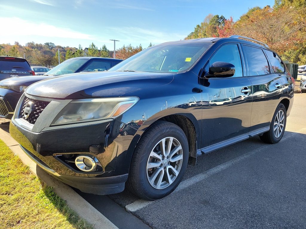 Used 2016 Nissan Pathfinder SV SUV