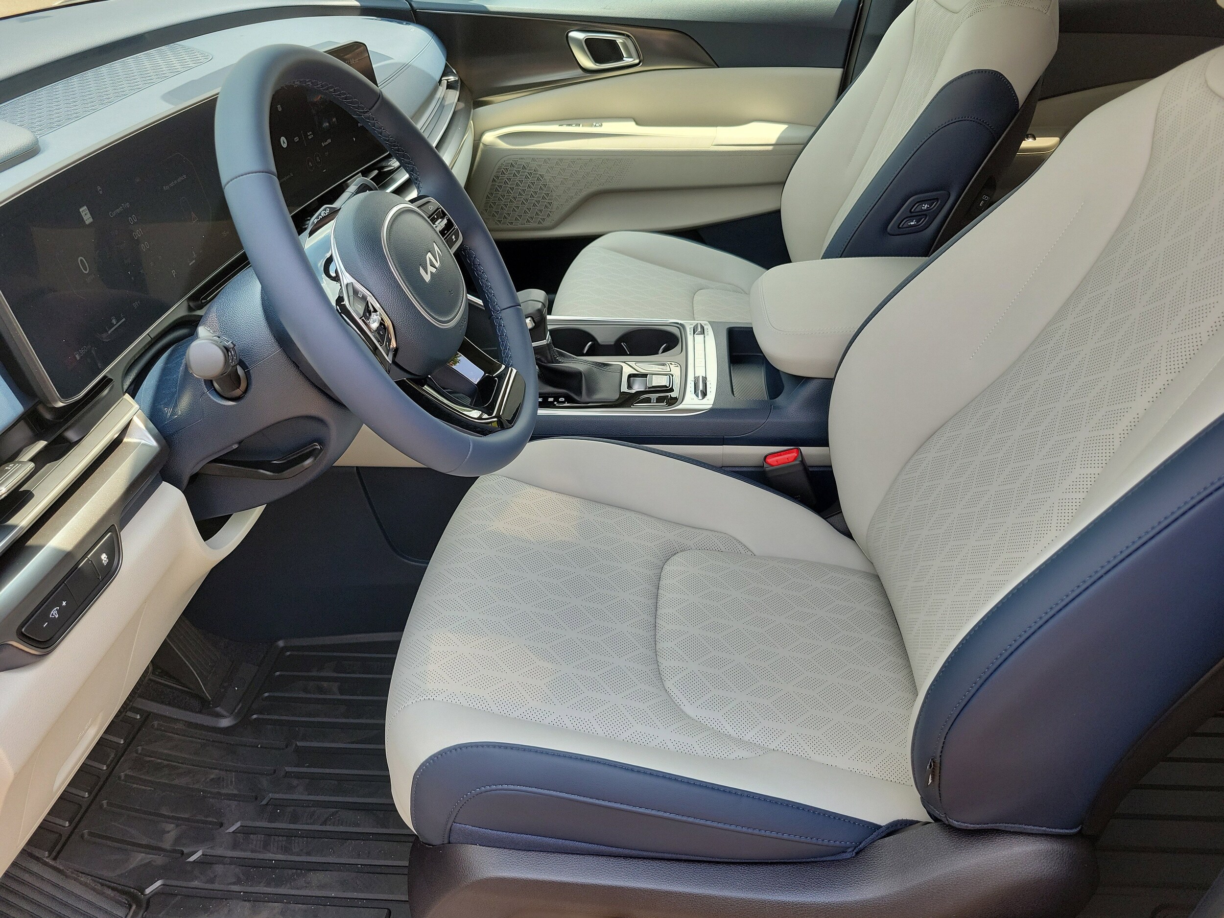 2026 Kia Carnival SX photo 2