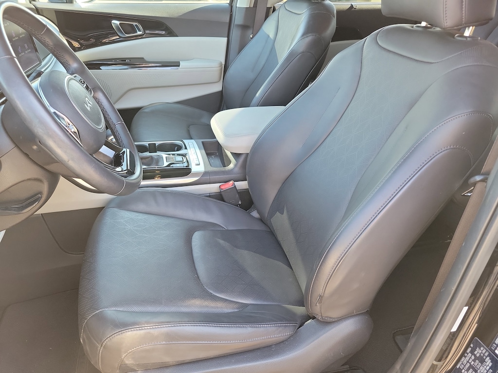 Used 2024 Kia Carnival EX MPV