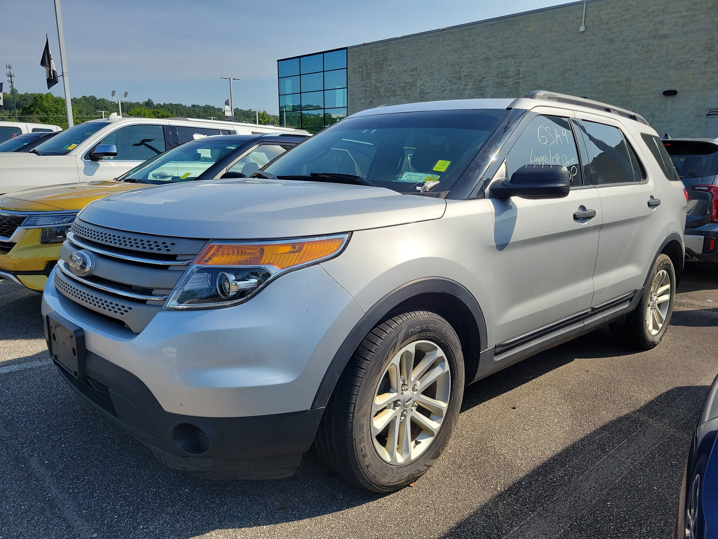 2015 Ford Explorer Base's photo