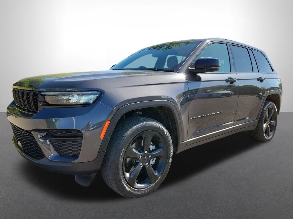 Used 2024 Jeep Grand Cherokee Laredo SUV