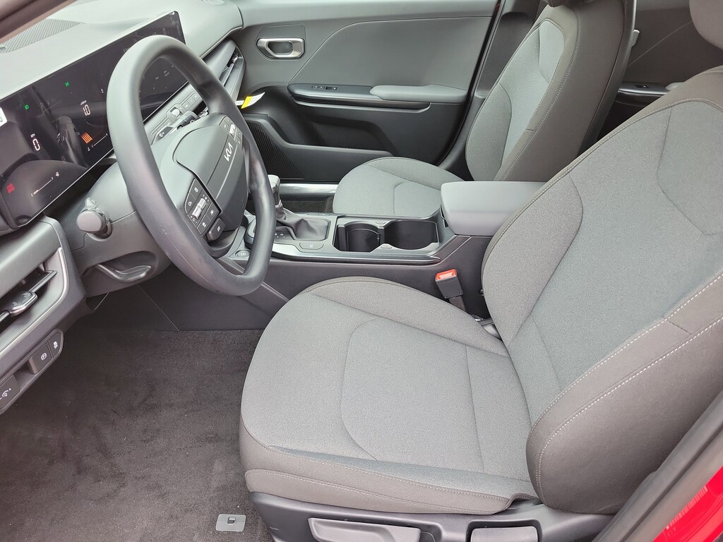 New 2025 Kia K4 LXS Sedan