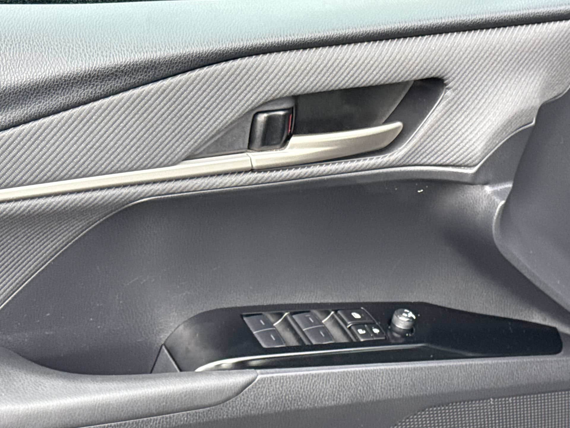 2025 Toyota Camry SE - Photo 13