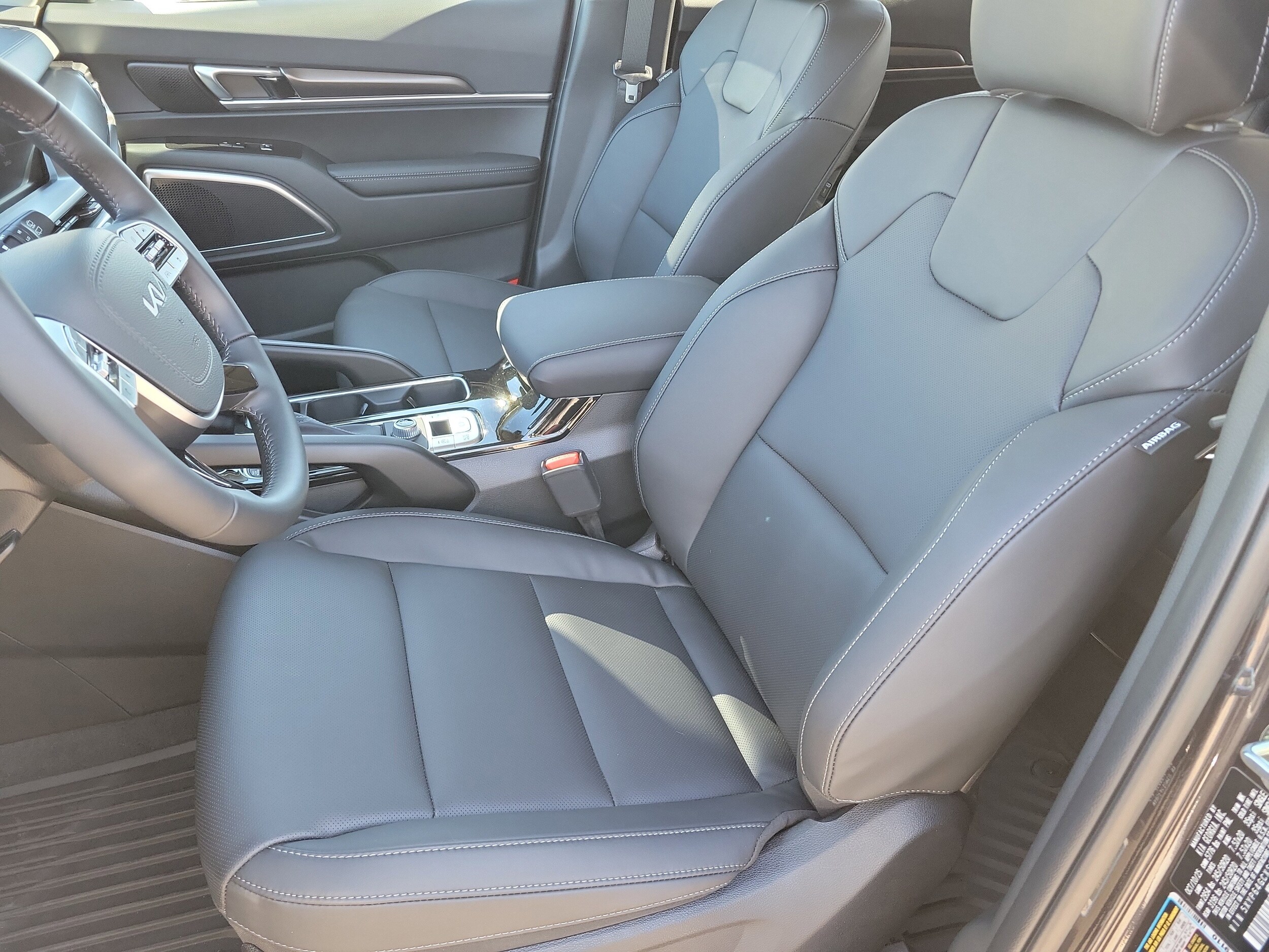 2025 Kia Telluride S photo 4