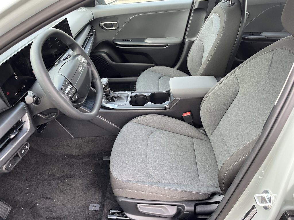 New 2025 Kia K4 LXS Sedan