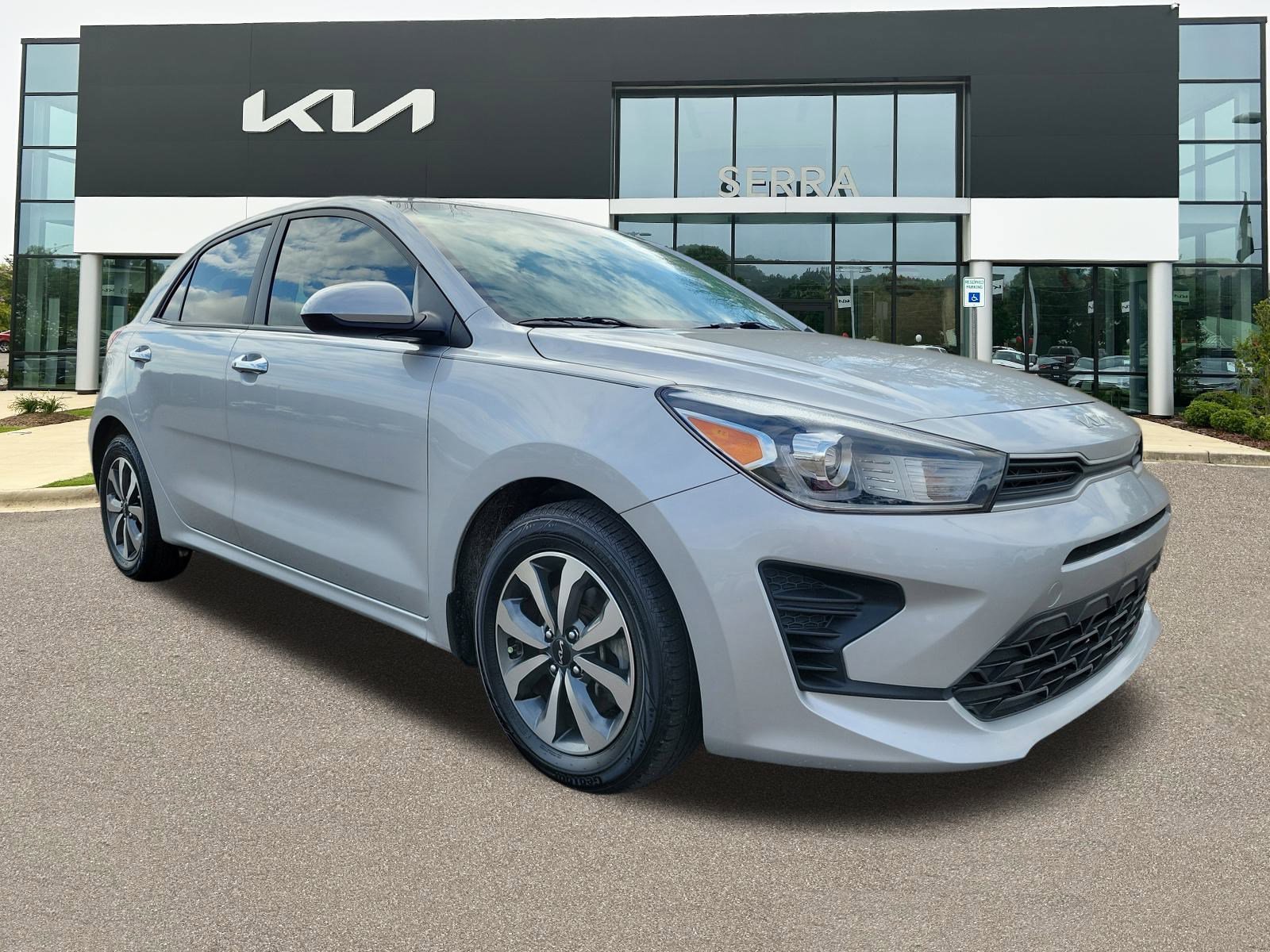 2023 Kia Rio 5-Door S's photo