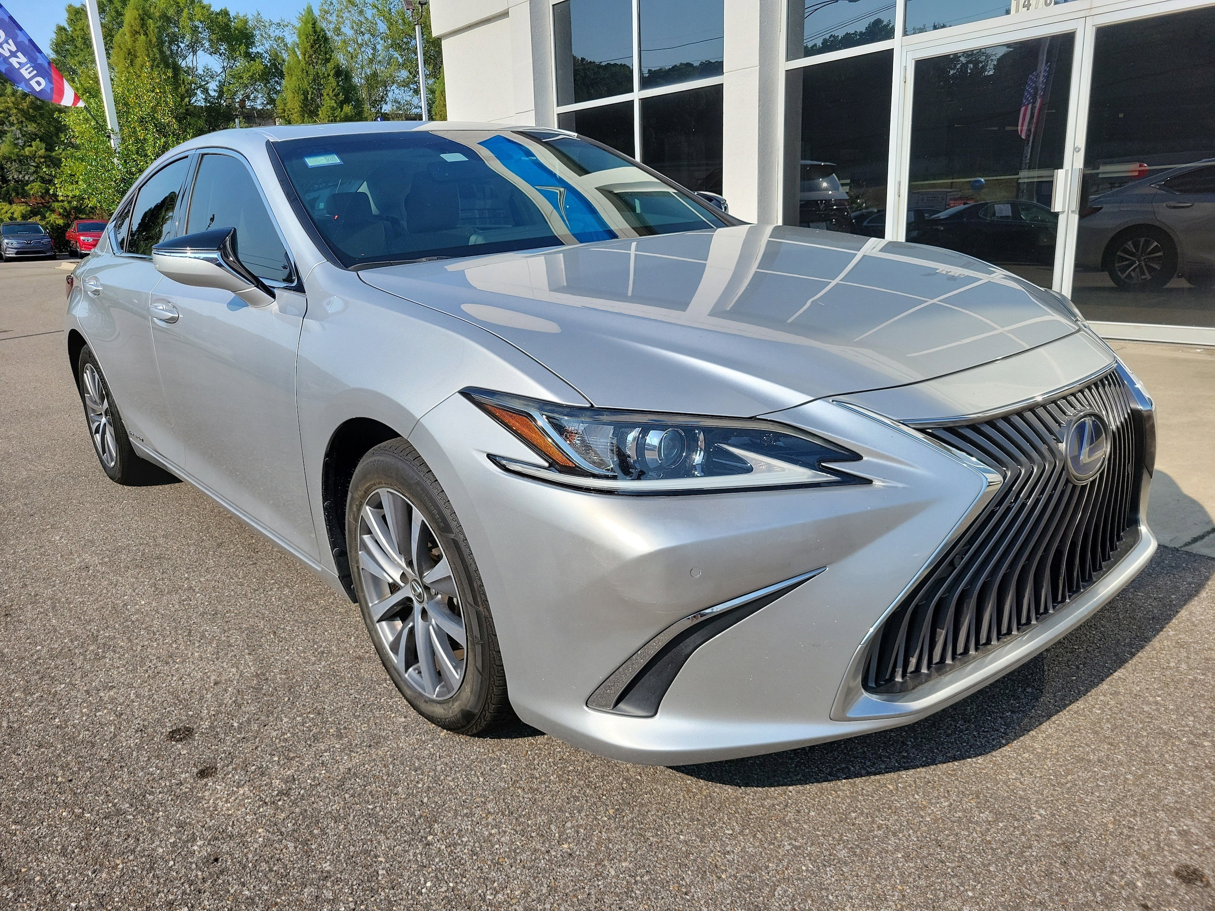 2021 Lexus ES Hybrid 300h's photo