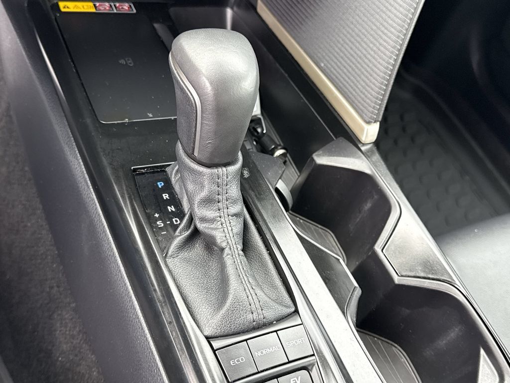 2025 Toyota Camry SE - Photo 21