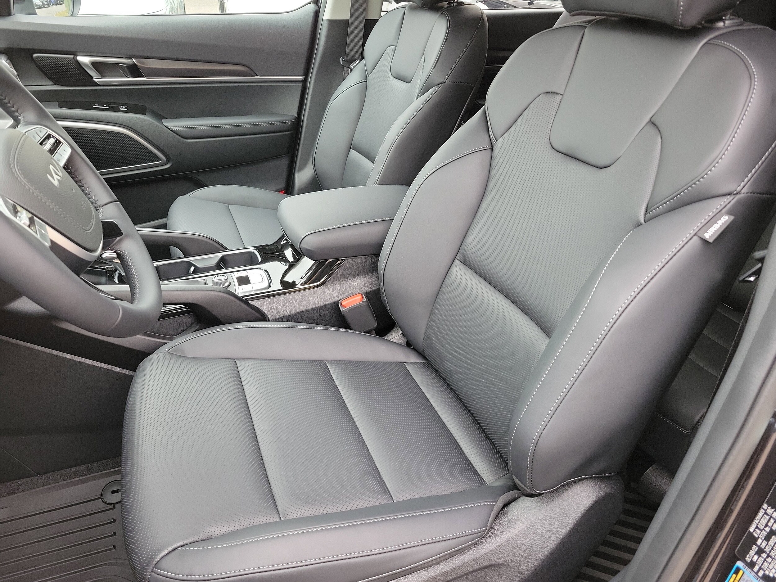 2025 Kia Telluride S photo 3