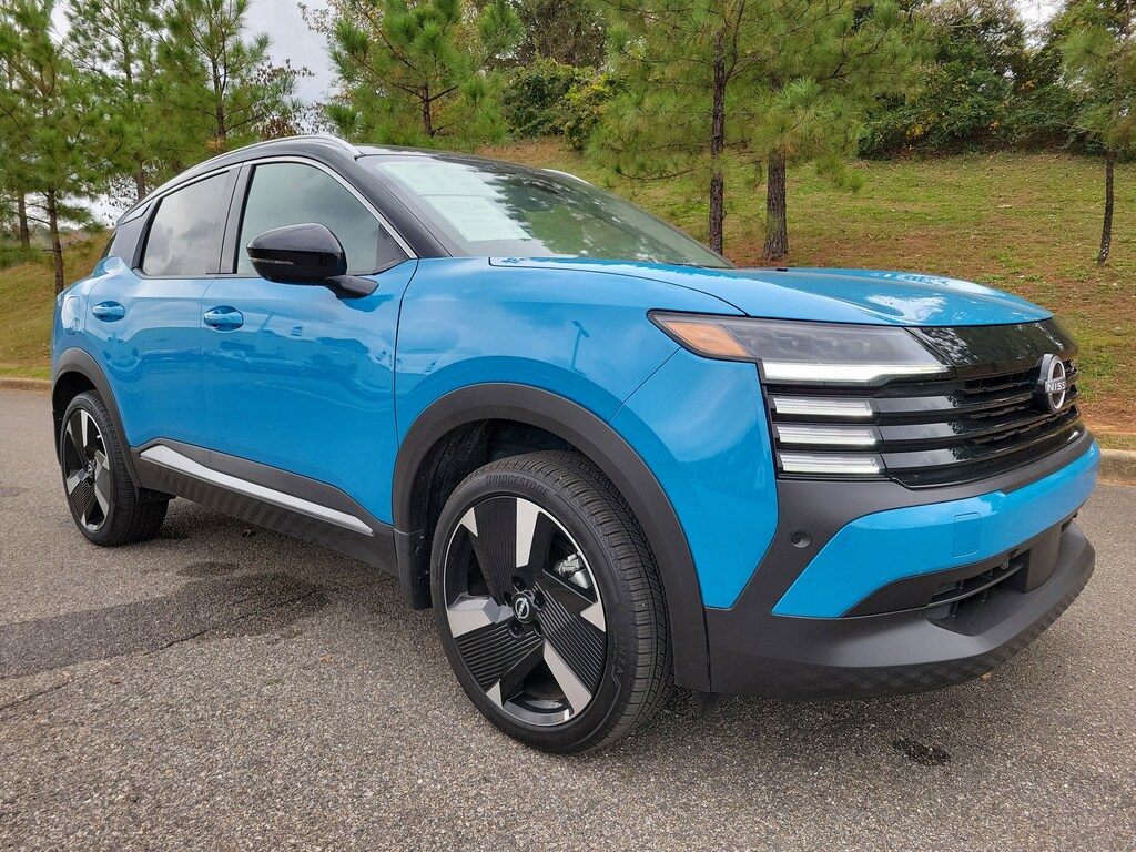 Used 2025 Nissan Kicks SR SUV