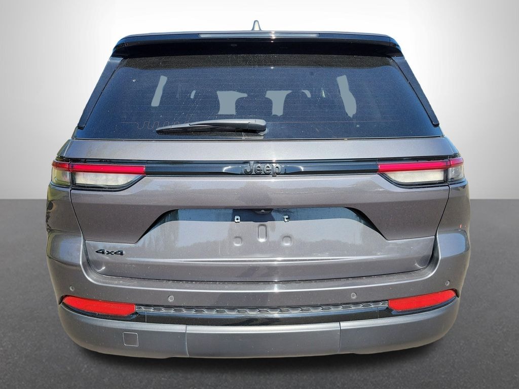 Used 2024 Jeep Grand Cherokee Laredo SUV