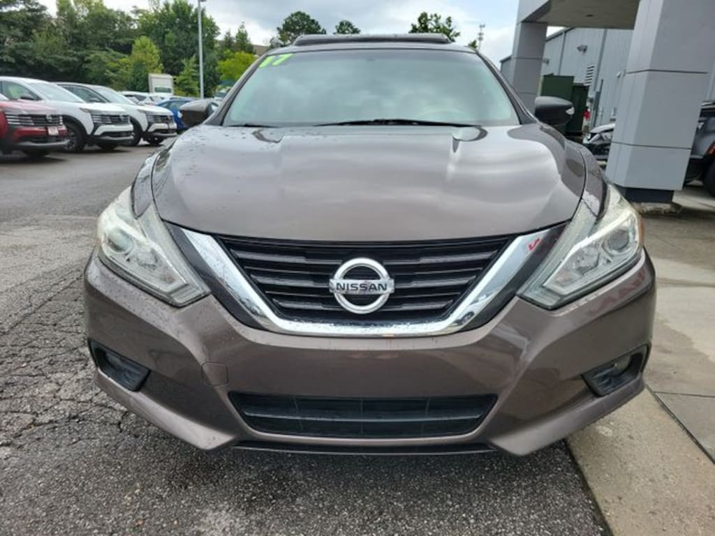 Used 2017 Nissan Altima 2.5 SV Sedan