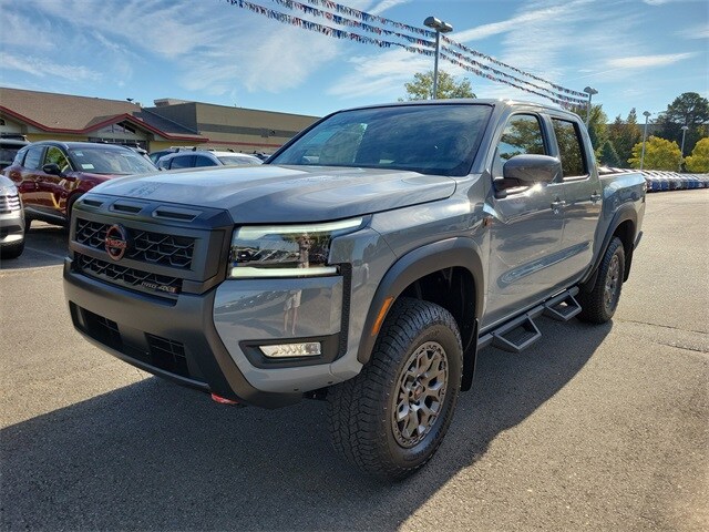 2026 Nissan Frontier PRO-4X photo 3