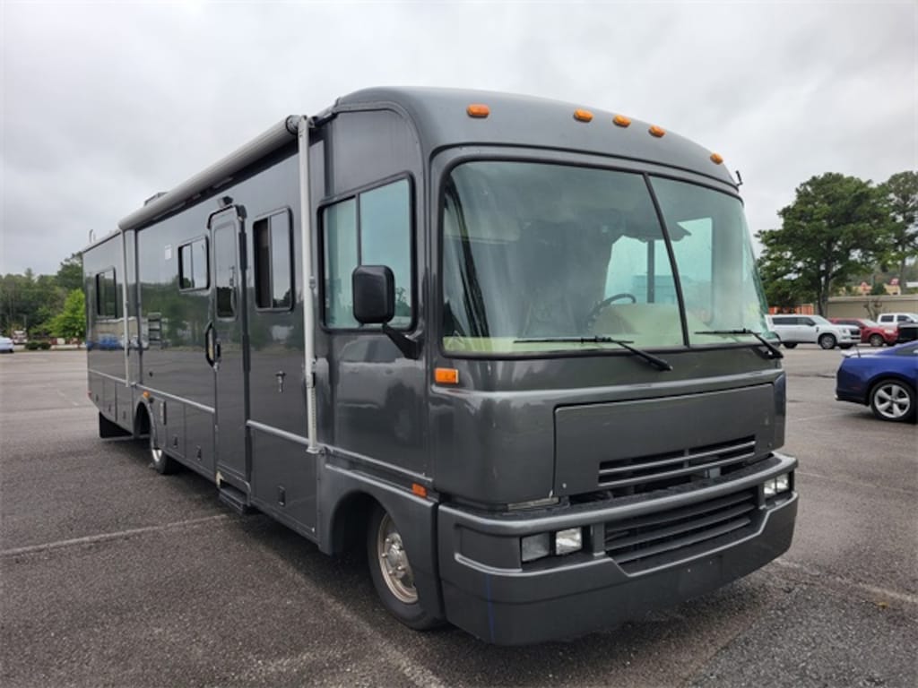 Used 1995 Bounder   RV