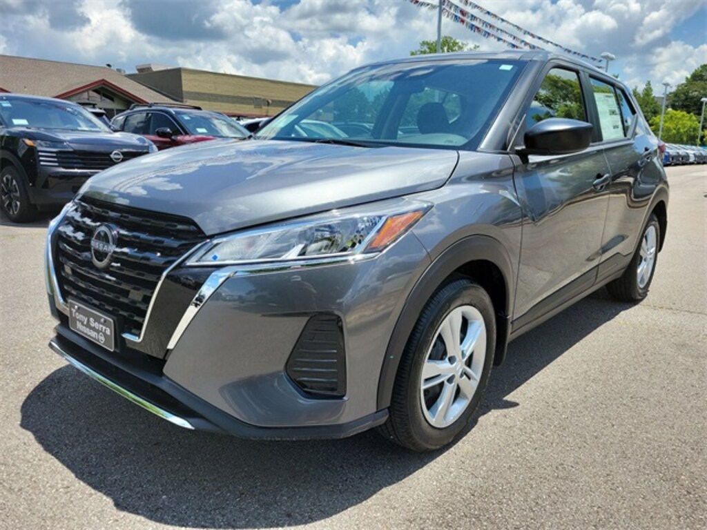 New 2025 Nissan Kicks Play S SUV