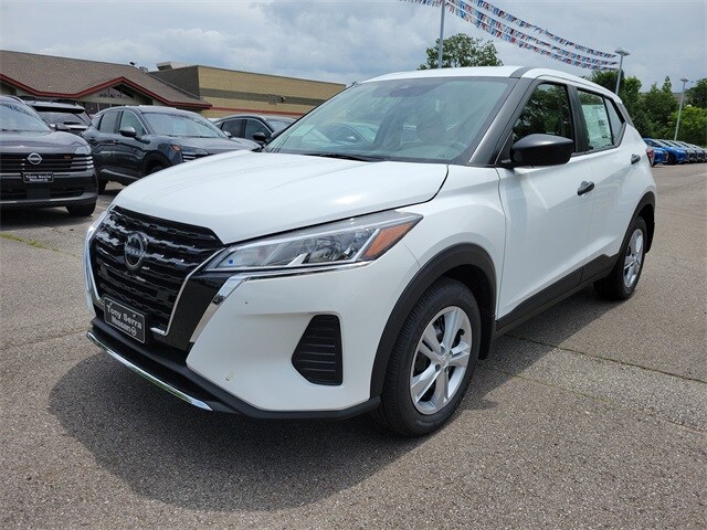 2025 Nissan Kicks Play S photo 3